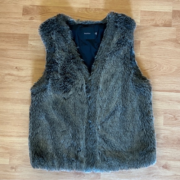 Jackets & Blazers - Talula fur vest from Aritzia, worn twice. Medium.